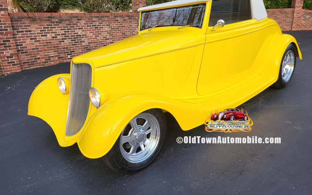 1933 Ford Cabriolet in Competition Yellow