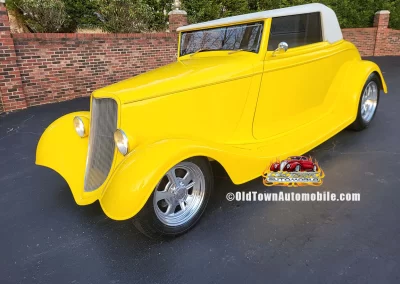 1933 Ford Cabriolet in Competition Yellow