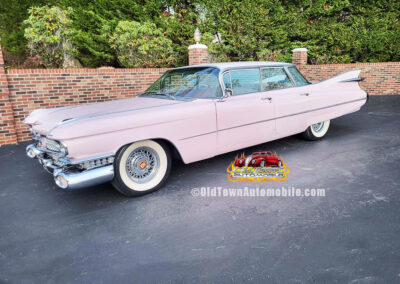 1959 Cadillac Sedan DeVille in Mary Kay Pink