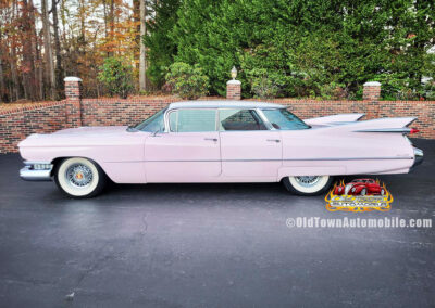 1959 Cadillac Sedan DeVille in Mary Kay Pink