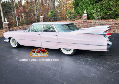 1959 Cadillac Sedan DeVille in Mary Kay Pink