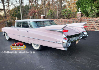 1959 Cadillac Sedan DeVille in Mary Kay Pink