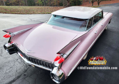 1959 Cadillac Sedan DeVille in Mary Kay Pink