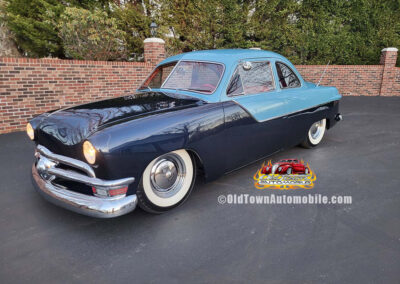 1950 Ford Club Coupe Custom in two-tone blue