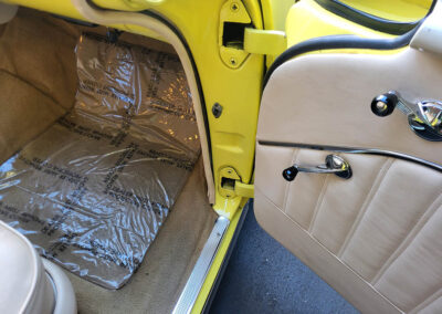 1955 Chevrolet Sedan in Yellow and White - interior door