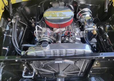 1955 Chevrolet Sedan in Yellow and White - engine