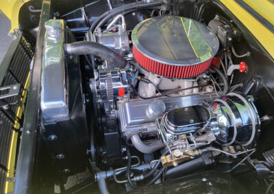 1955 Chevrolet Sedan in Yellow and White - engine
