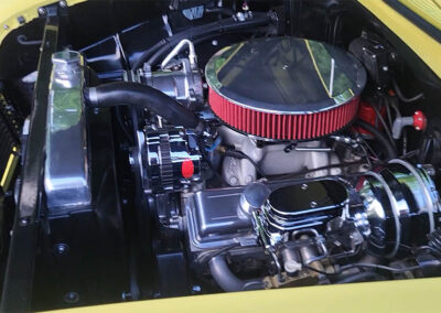1955 Chevrolet Sedan in Yellow and White - engine
