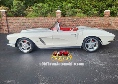 1962 Corvette in White and red interior - exterior