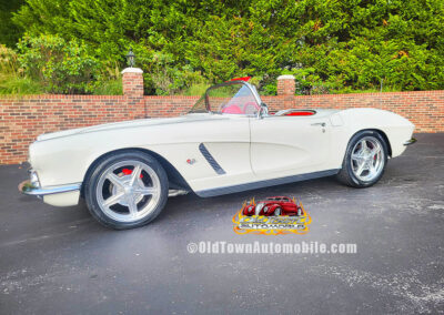 1962 Corvette in White and red interior - exterior