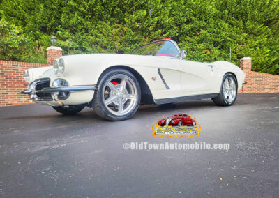 1962 Corvette in White and red interior - exterior