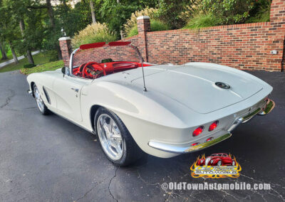 1962 Corvette in White and red interior - exterior
