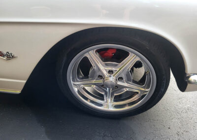 1962 Corvette in White and red interior - wheel