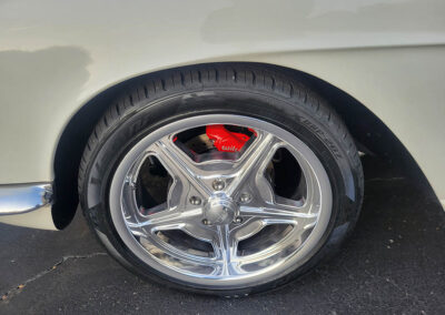 1962 Corvette in White and red interior - wheels