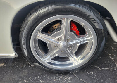 1962 Corvette in White and red interior - wheels