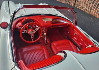 1962 Corvette in White and red interior