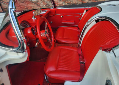 1962 Corvette in White and red interior