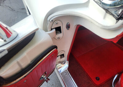 1962 Corvette in White and red interior