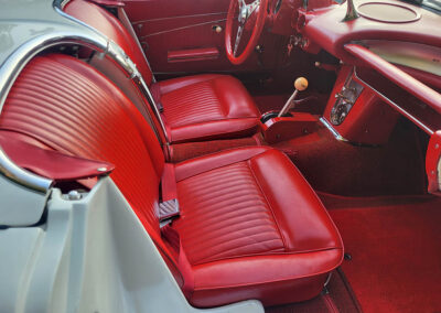 1962 Corvette in White and red interior