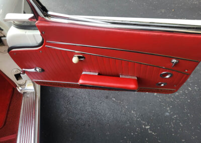 1962 Corvette in White and red interior