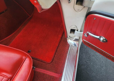 1962 Corvette in White and red interior