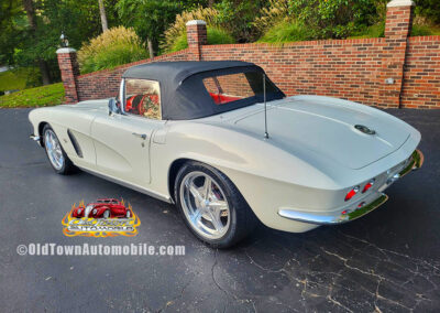 1962 Corvette in White and red interior - with black soft top