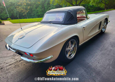 1962 Corvette in White and red interior - with black soft top