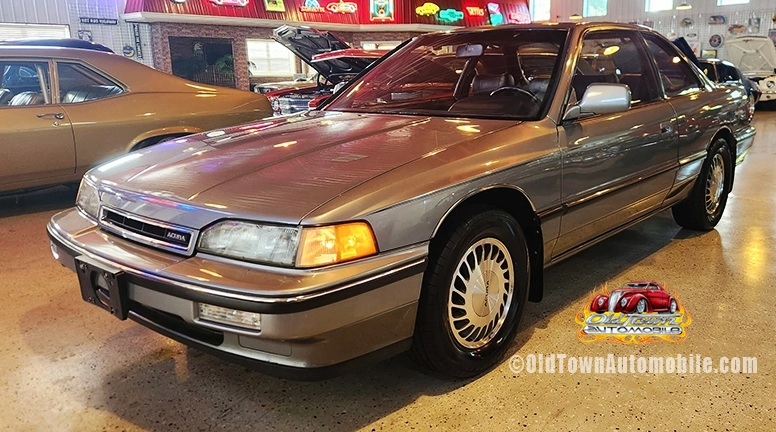 1990 Acura Legend LS in Silver Exterior 